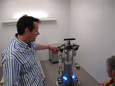 20110418 TUE Roboticalab-3